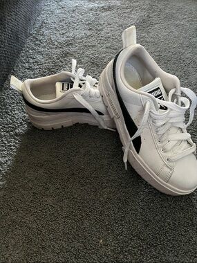 Puma Smash Platform White and Black sneakers